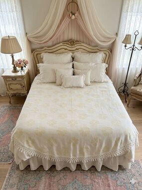 Vtg Off White Queen Bedspread Floral Matelasse Fringe
